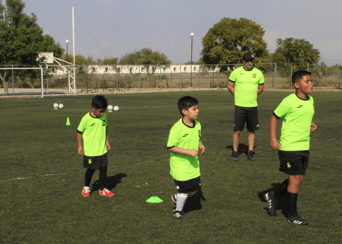 What are the Sportmadness football camps for kids like